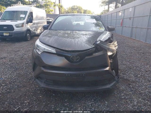 2019 TOYOTA C-HR XLE 12