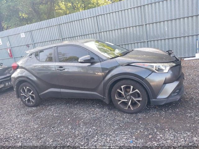 2019 TOYOTA C-HR XLE 13