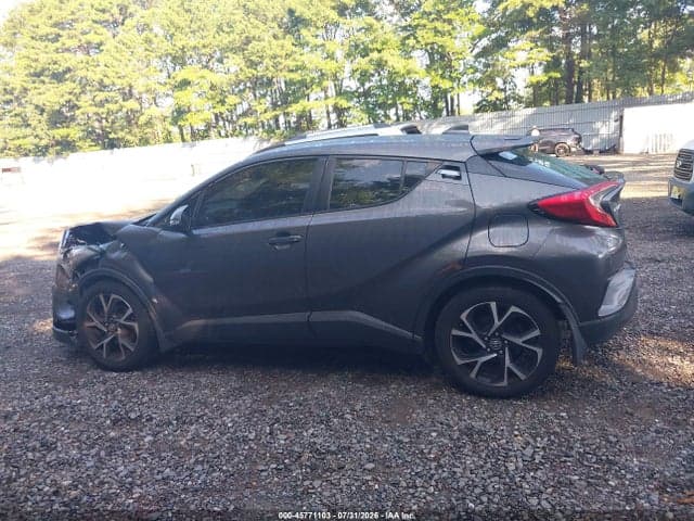 2019 TOYOTA C-HR XLE 14