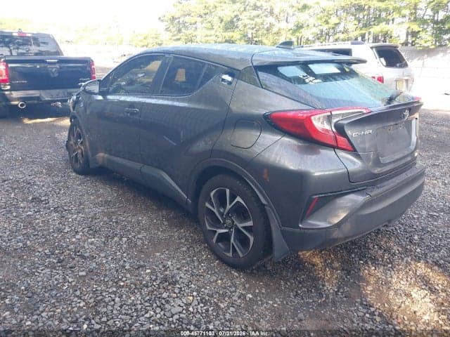 2019 TOYOTA C-HR XLE 3