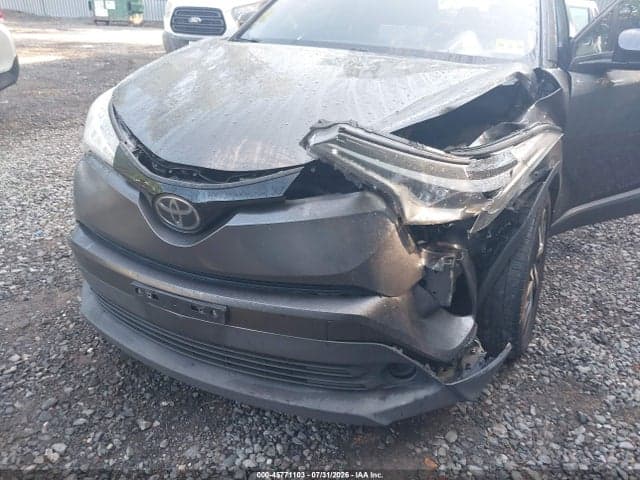 2019 TOYOTA C-HR XLE 6