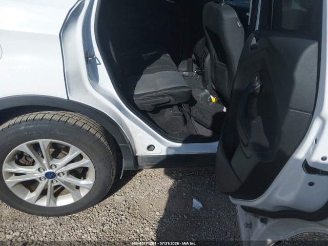 2017 FORD ESCAPE SE 8