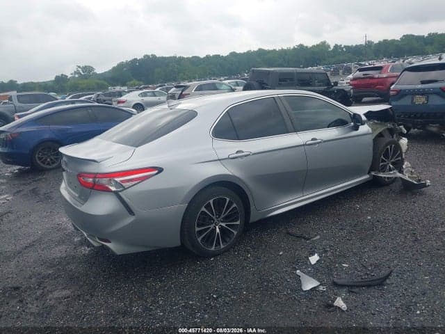 2020 TOYOTA CAMRY SE 4