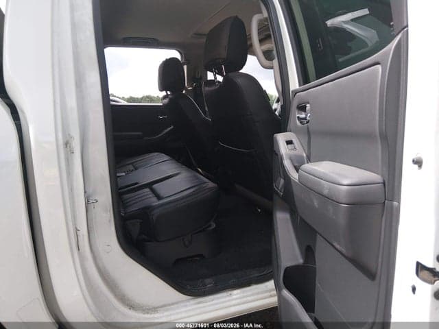 2024 NISSAN FRONTIER SL 4X2 8