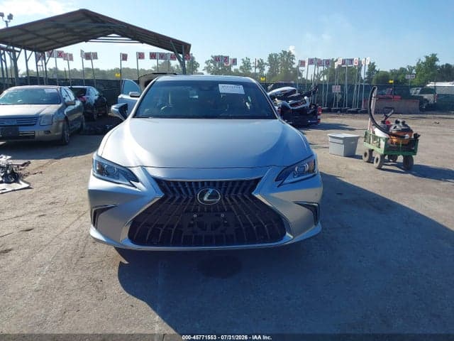 2025 LEXUS ES 300H 13