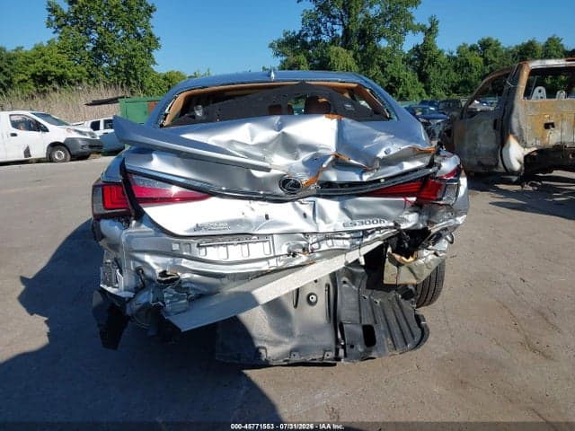 2025 LEXUS ES 300H 17