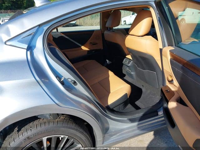 2025 LEXUS ES 300H 8