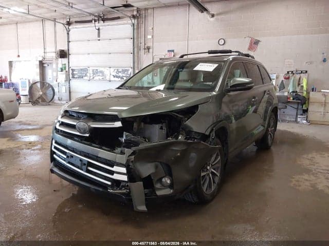 2017 TOYOTA HIGHLANDER XLE 2