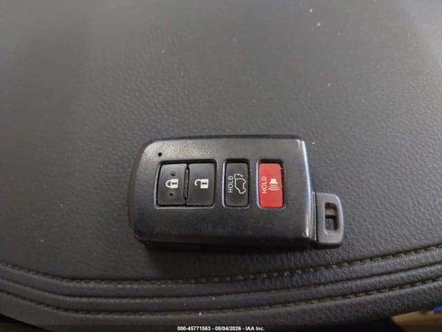 2017 TOYOTA HIGHLANDER XLE 11