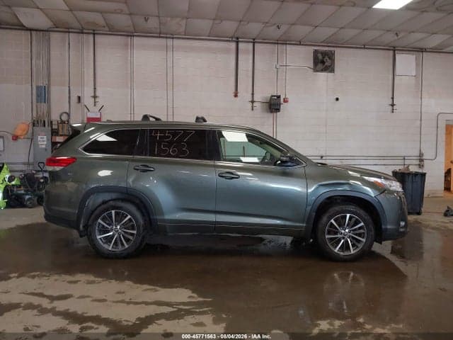 2017 TOYOTA HIGHLANDER XLE 13