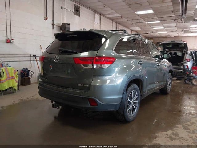 2017 TOYOTA HIGHLANDER XLE 4