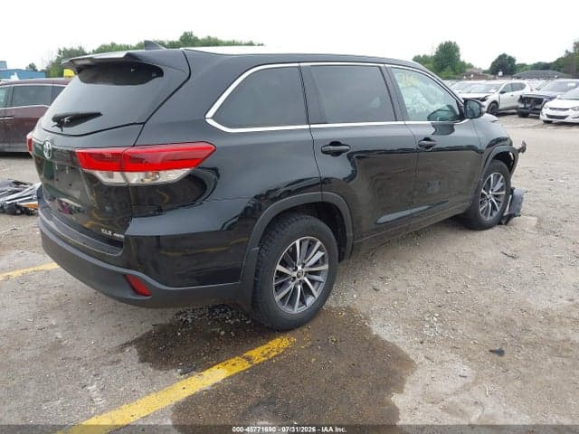 2017 TOYOTA HIGHLANDER XLE 4