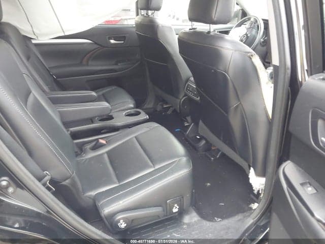 2017 TOYOTA HIGHLANDER XLE 8