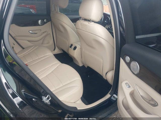 2018 MERCEDES-BENZ GLC 300 4MATIC 8