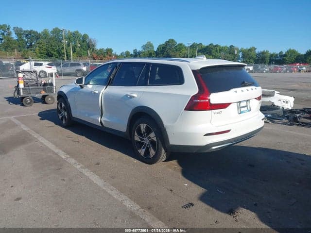 2025 VOLVO V60 CROSS COUNTRY PLUS, B5 AWD GAS (MILD HYBRID) 3