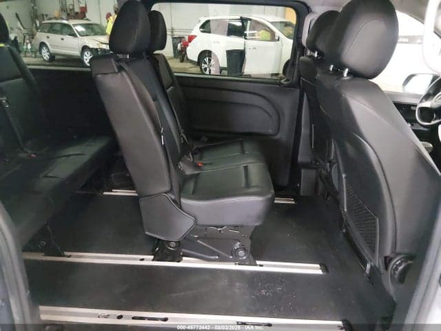2021 MERCEDES-BENZ METRIS 8