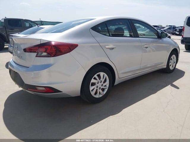 2019 HYUNDAI ELANTRA SE 4