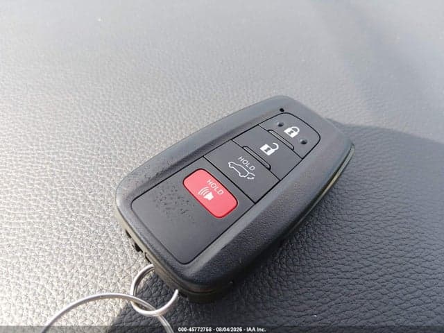 2025 TOYOTA RAV4 XLE 11