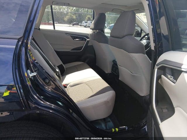 2025 TOYOTA RAV4 XLE 8