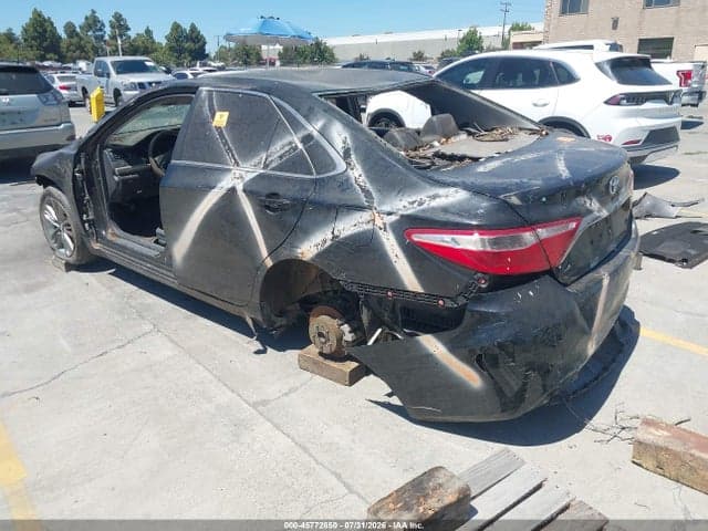 2017 TOYOTA CAMRY SE 3