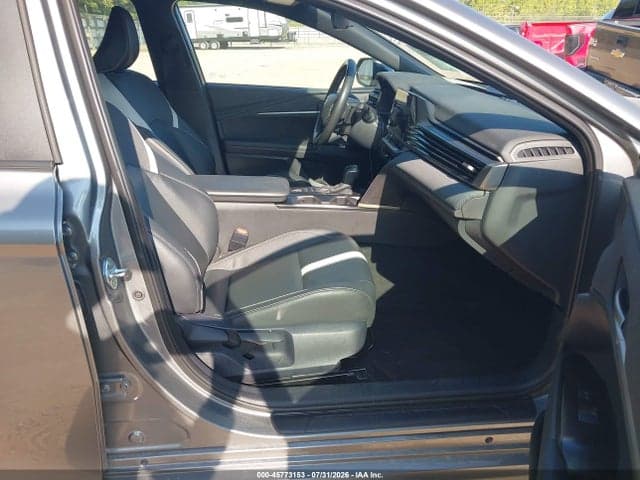 2025 TOYOTA CAMRY SE 5
