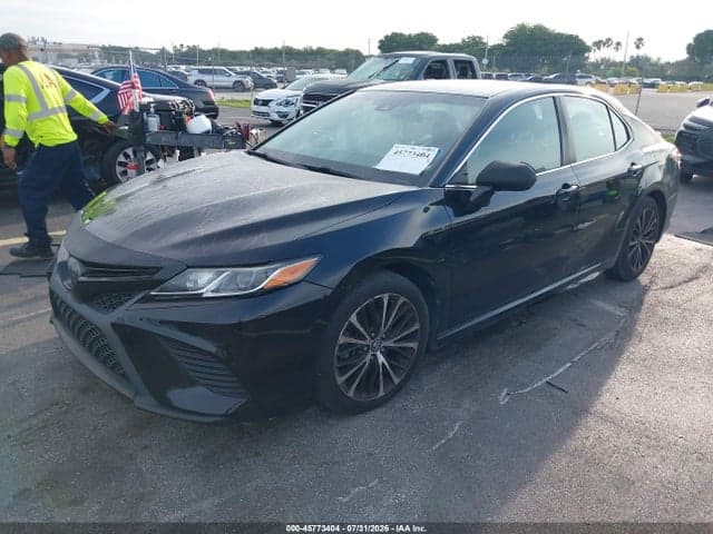 2018 TOYOTA CAMRY SE 2