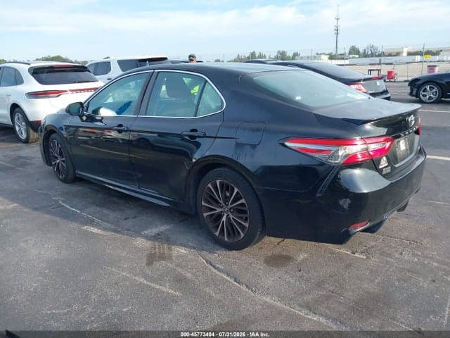 2018 TOYOTA CAMRY SE 3