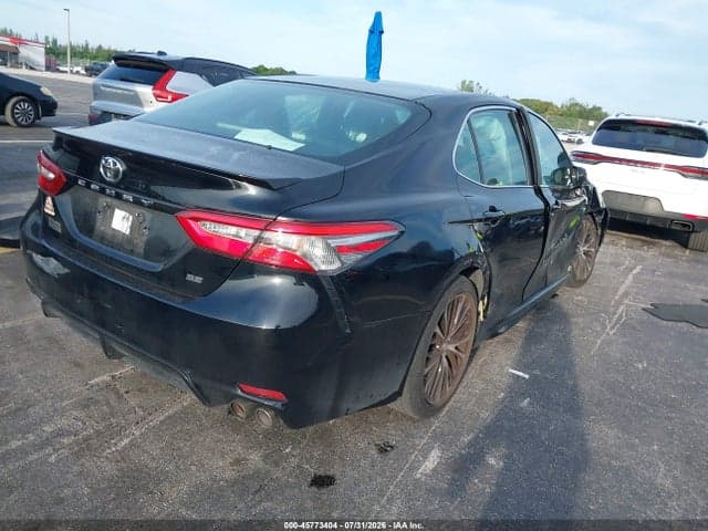 2018 TOYOTA CAMRY SE 4