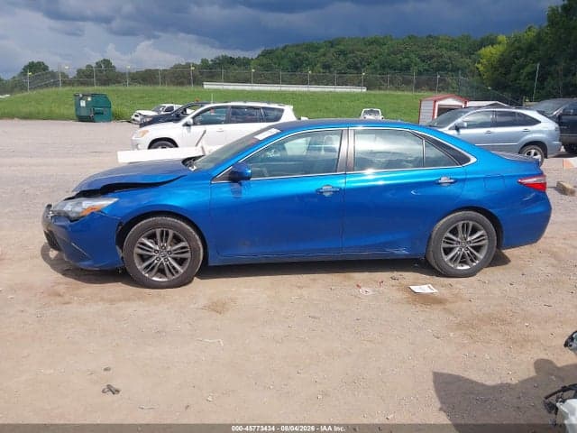 2017 TOYOTA CAMRY SE 14