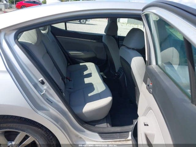 2017 HYUNDAI ELANTRA SE 8