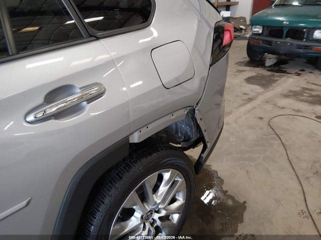 2019 TOYOTA RAV4 LIMITED 18