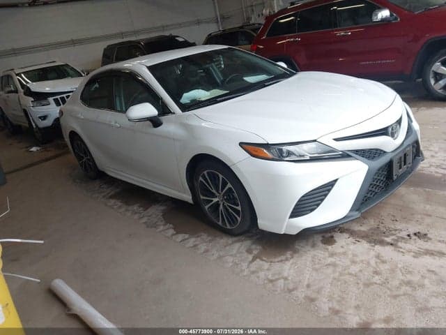 2018 TOYOTA CAMRY SE - 1