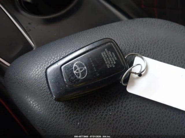 2018 TOYOTA CAMRY SE 11