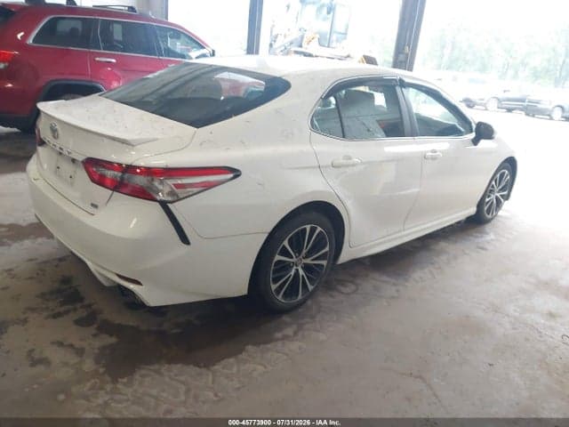 2018 TOYOTA CAMRY SE 4