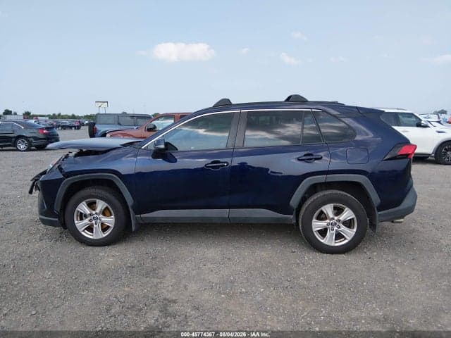 2019 TOYOTA RAV4 XLE 15