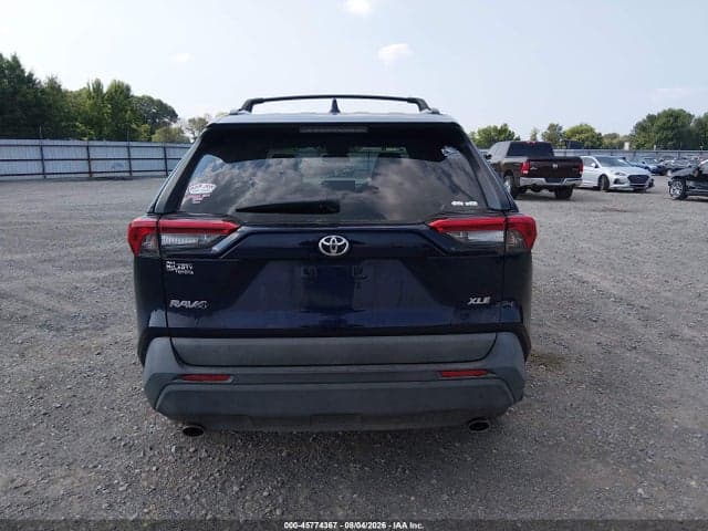 2019 TOYOTA RAV4 XLE 17