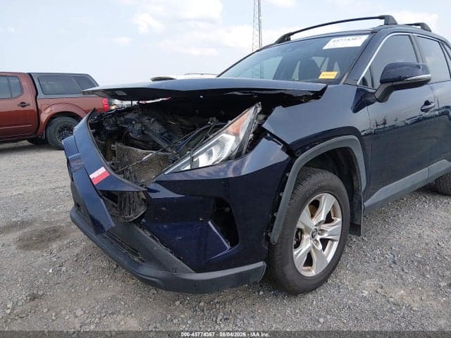 2019 TOYOTA RAV4 XLE 18