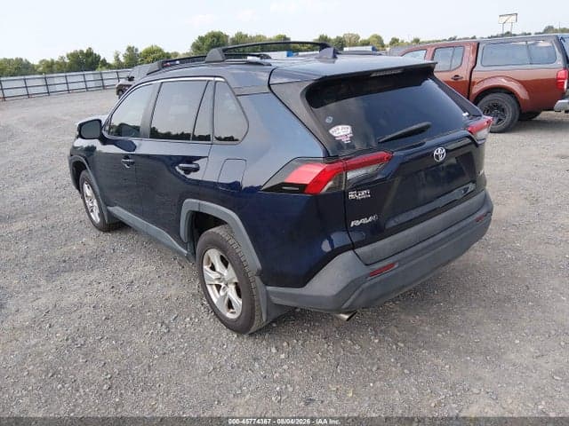 2019 TOYOTA RAV4 XLE 3