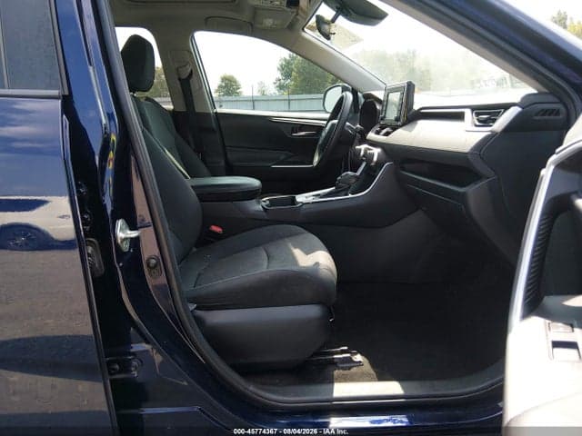 2019 TOYOTA RAV4 XLE 5