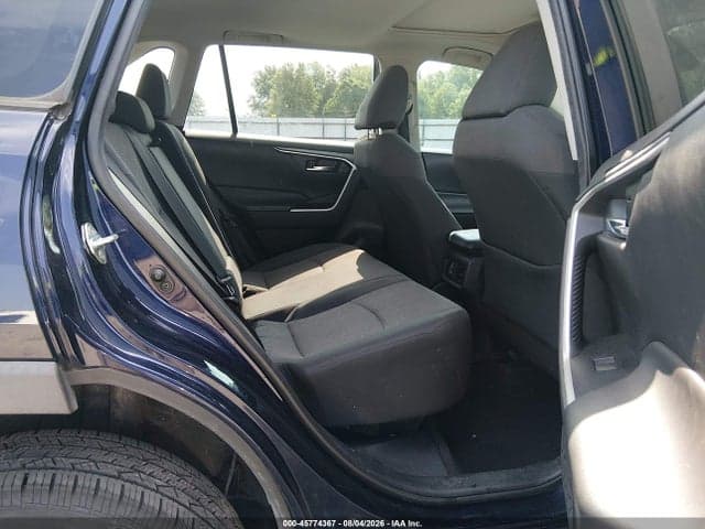 2019 TOYOTA RAV4 XLE 8