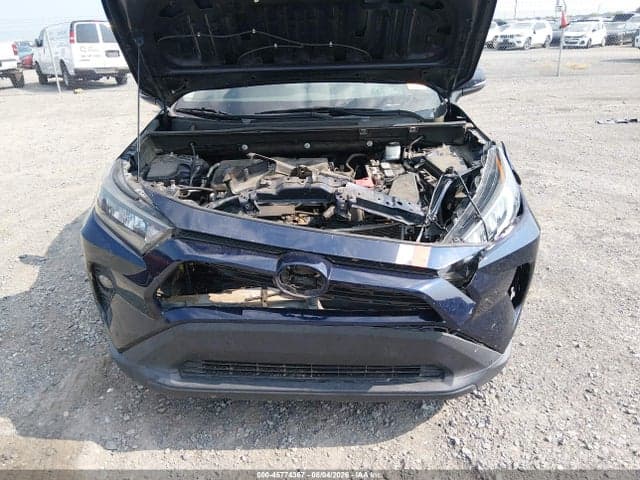 2019 TOYOTA RAV4 XLE 10
