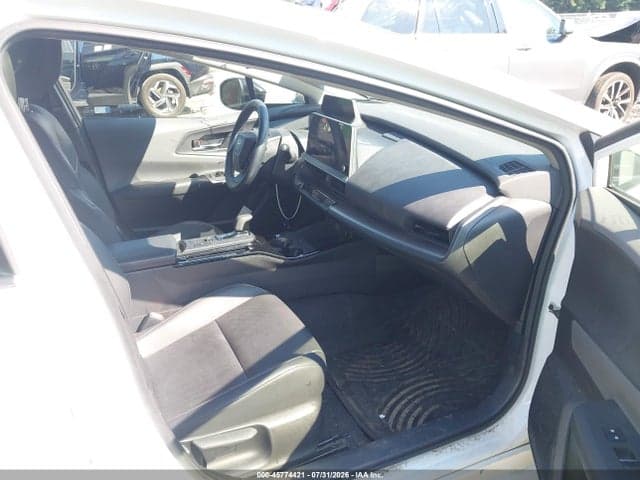 2023 TOYOTA PRIUS XLE AWD-E 5