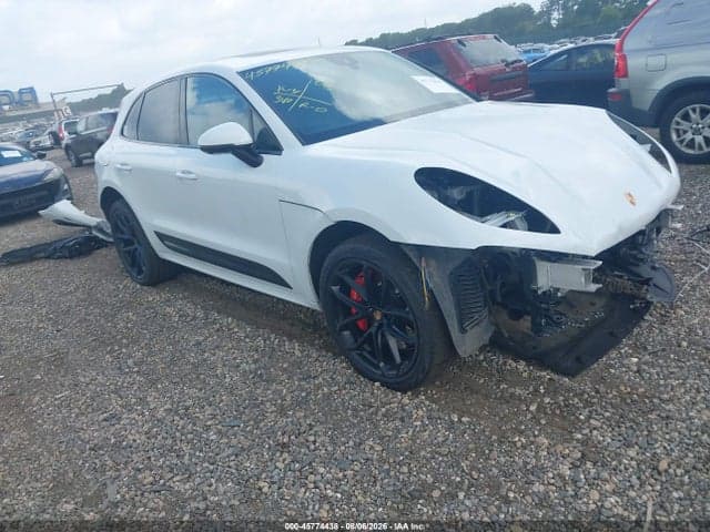 2024 PORSCHE MACAN GTS 1