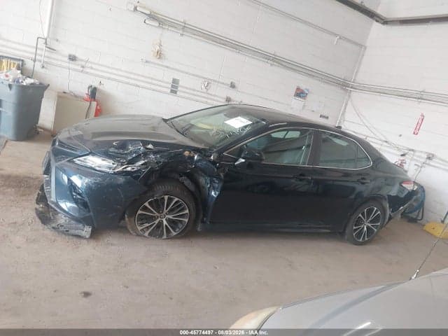 2019 TOYOTA CAMRY SE 14