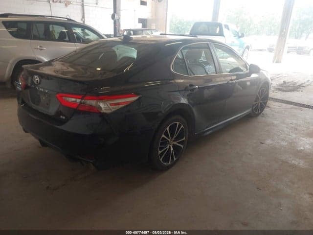 2019 TOYOTA CAMRY SE 4