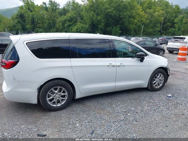 2027 CHRYSLER PACIFICA 13