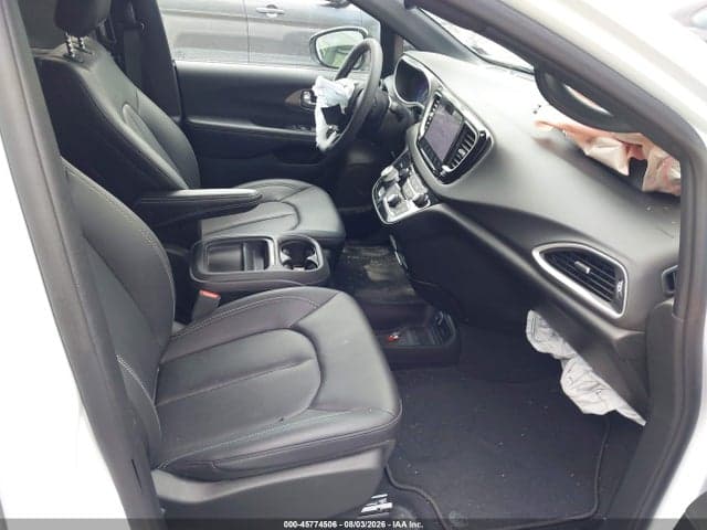 2027 CHRYSLER PACIFICA 5
