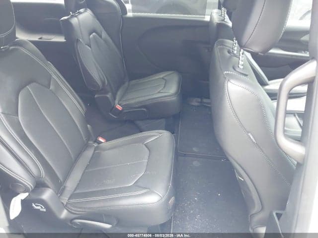 2027 CHRYSLER PACIFICA 8