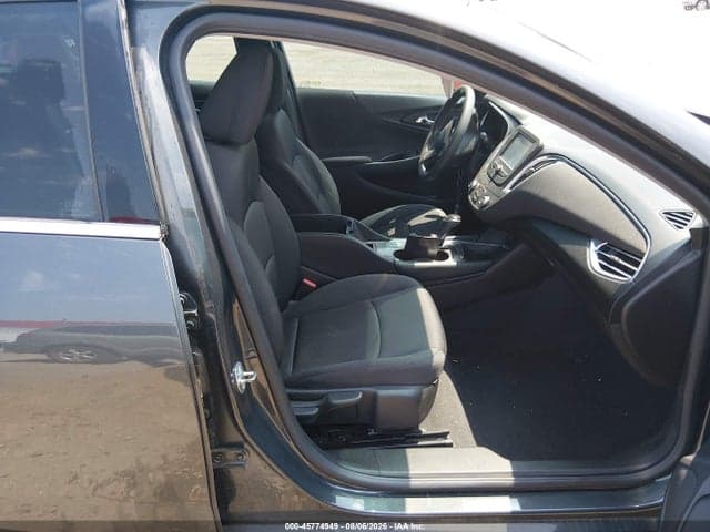 2017 CHEVROLET MALIBU 1LT 5