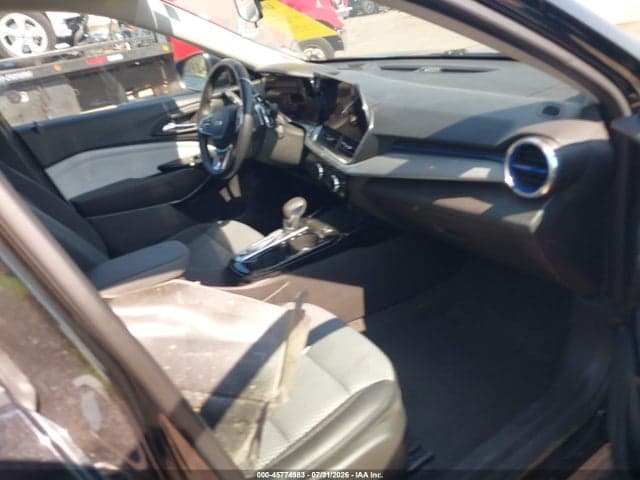 2025 CHEVROLET TRAX FWD LT 5
